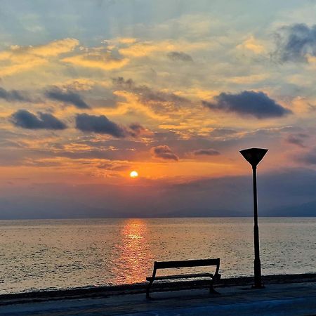 Next To The Beach Apartments Ofrinion Luaran gambar