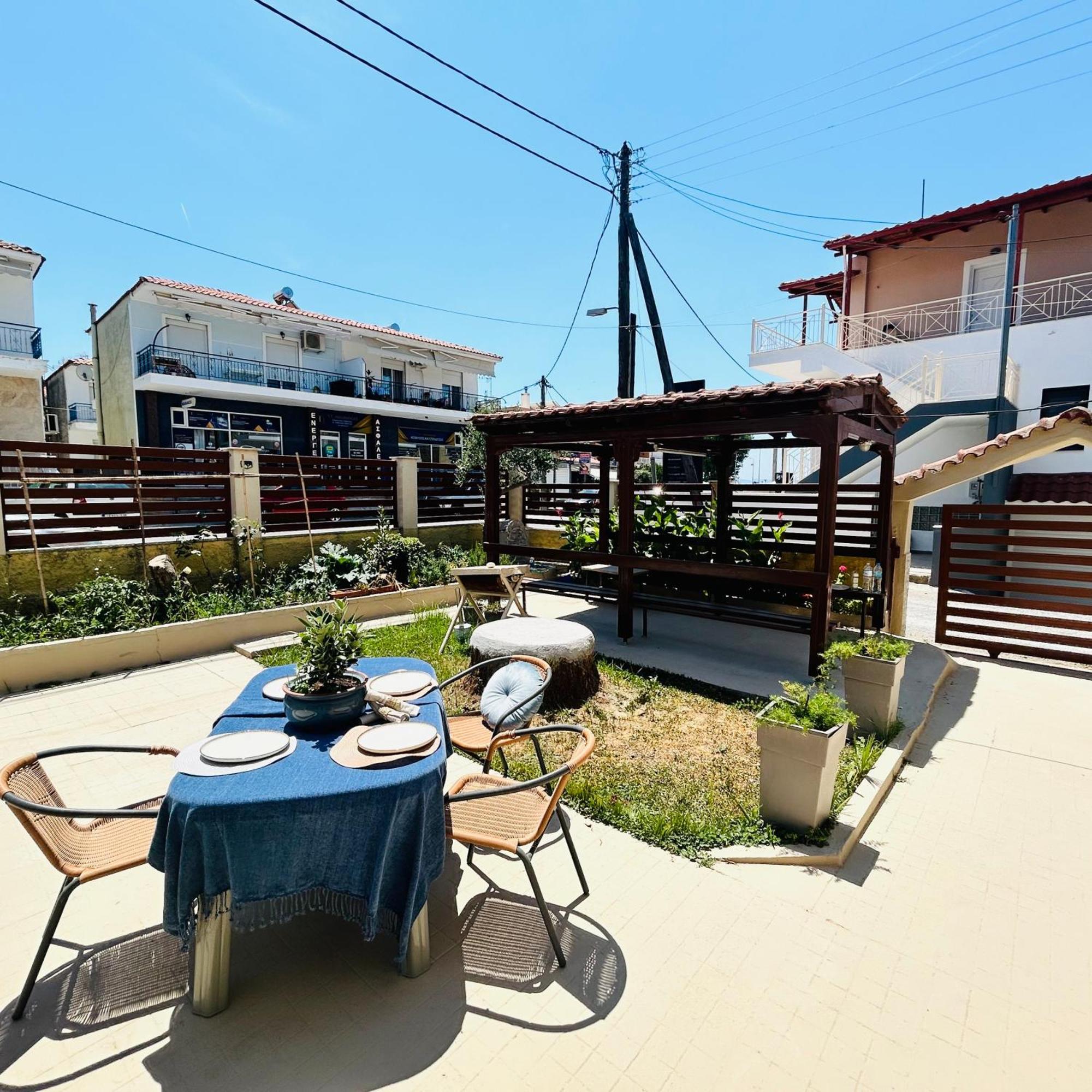 Next To The Beach Apartments Ofrinion Luaran gambar