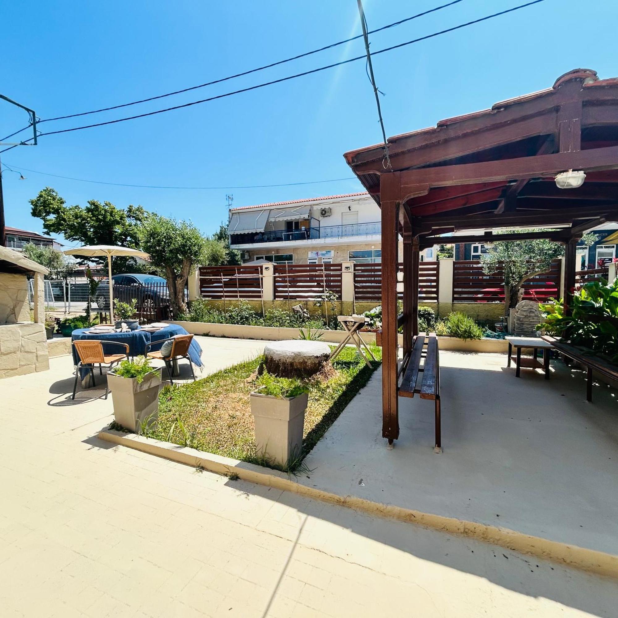 Next To The Beach Apartments Ofrinion Luaran gambar
