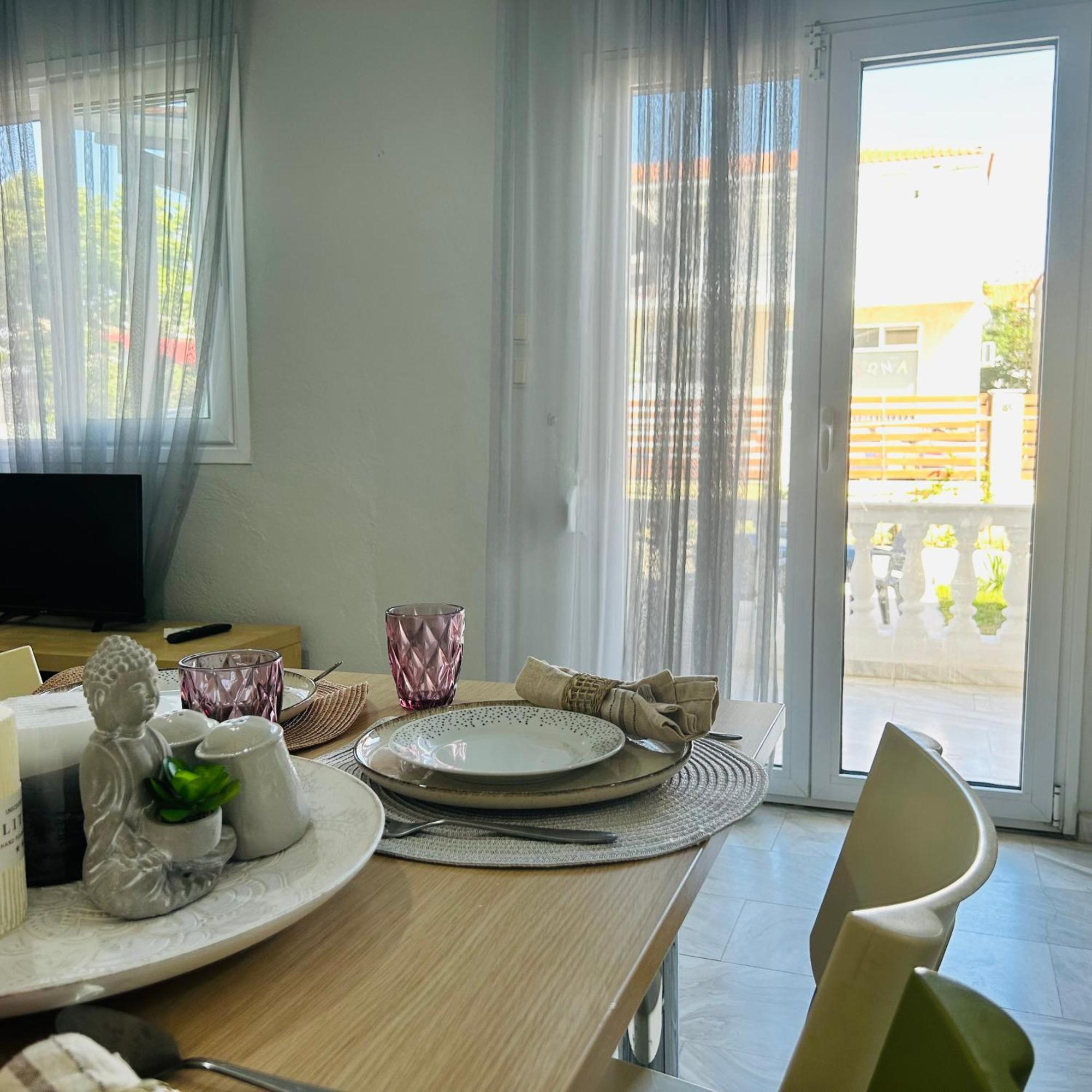 Next To The Beach Apartments Ofrinion Luaran gambar
